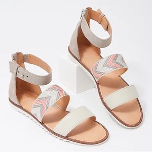 FRYE AND CO.
PORT 2 BAND WOMENS FAUX SUEDE ANKLE STRAP FLAT SANDALS 10M